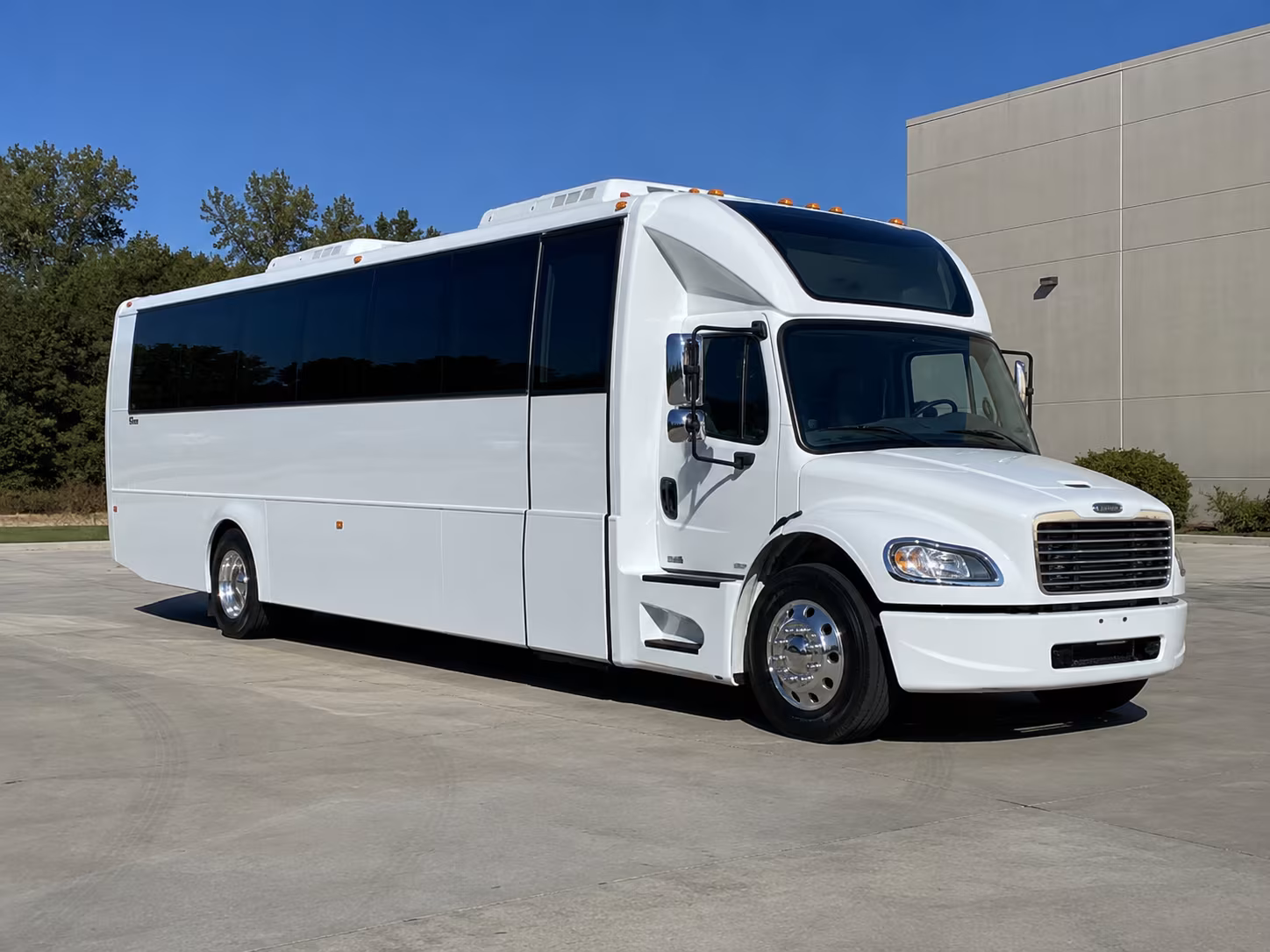 billings 28 passenger party bus
